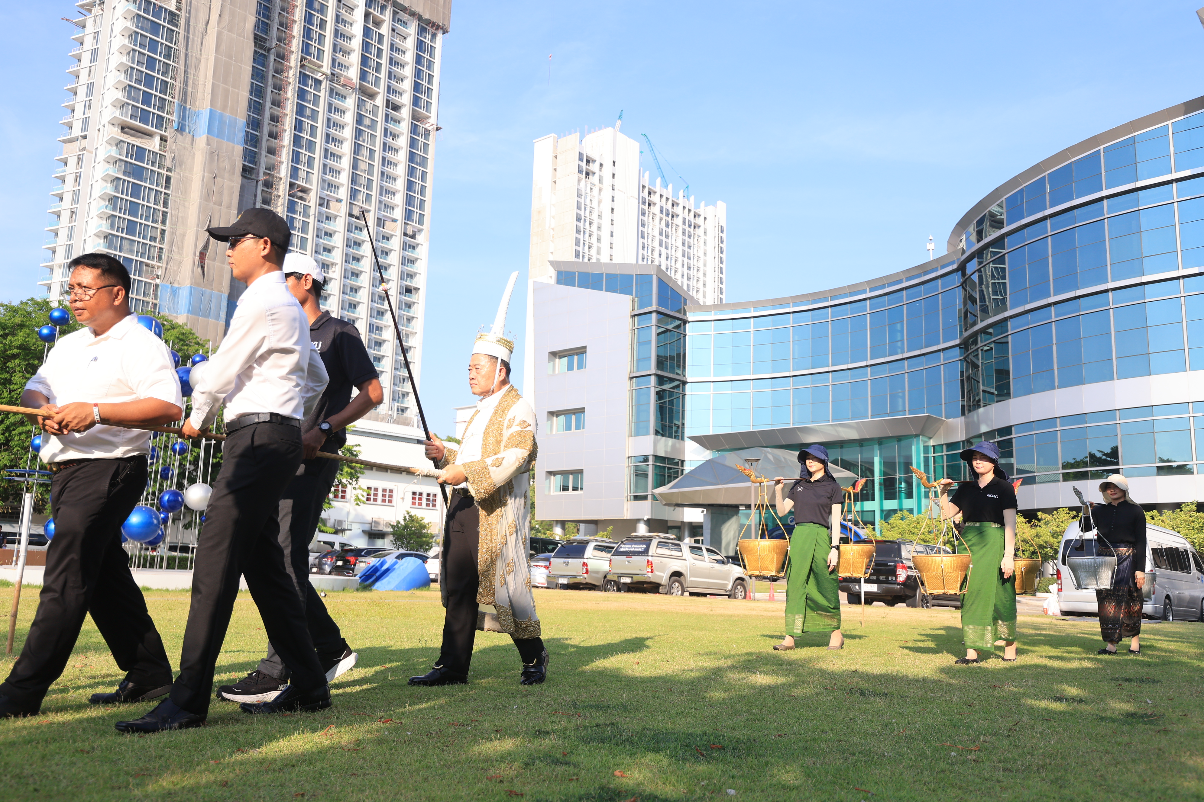 title - ส.ป.ก. ร่วมฝึกซ้อมริ้วขบวนอิสริยยศ ในพระราชพิธีพืชมงคลจรดพระนังคัลแรกนาขวัญ ประจำปี 2569 (ซ้อมกรณีพิเศษ ครั้งที่ 1)